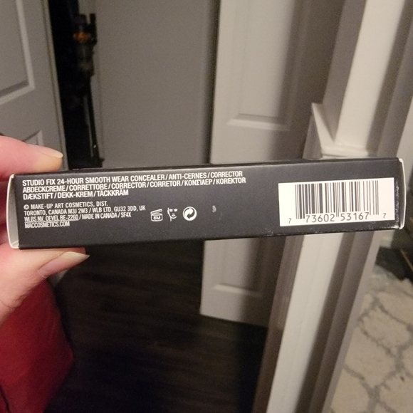 *Host Pick* NWT NW10 MAC CosmeticsStudio Fix 24-Hour Smooth Wear Concealer - Picture 4 of 5